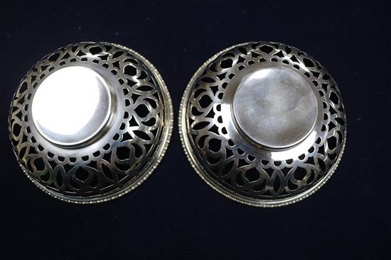 Two Edwardian silver epergne dishes, Sheffield, 1909, 8 oz.